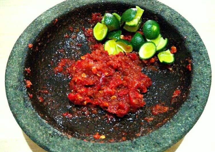 Bagaimana Menyiapkan Sambal Terasi Jeruk Anti Gagal