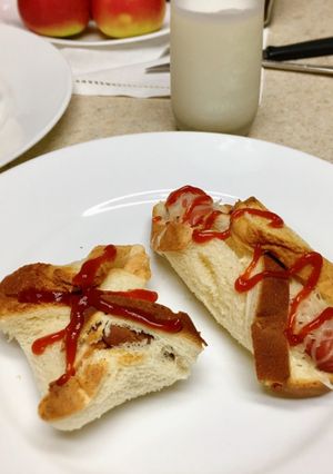 Hình của món Sandwich cuộn xúc xích phô mai.