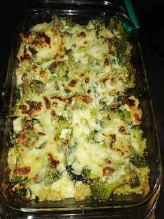 Una foto de Pasta con brócoli y salsa blanca
