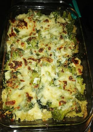 Una foto de Pasta con brócoli y salsa blanca
