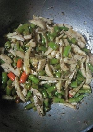 A picture of Mirchi Ke tipore.