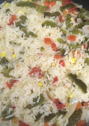 Una foto de Arroz con rajas, pimientos y elote