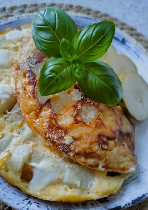 Zdjęcie przepisu Omlet z gruszką i mozzarellą 😍.