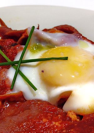 Una foto de Magras con tomate y huevos