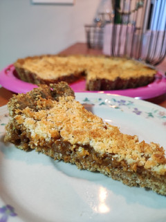 Una foto de Tarta integral saludable de coco y dulce de leche super fácil!