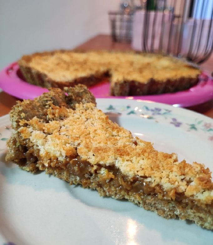Una foto de Tarta integral saludable de coco y dulce de leche super fácil!