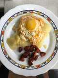 Patatas (blandas) con huevos y chorizo