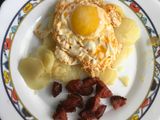 Patatas (blandas) con huevos y chorizo