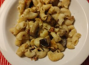 Una foto de Pasta gratinada con jamón crudo y berenjenas