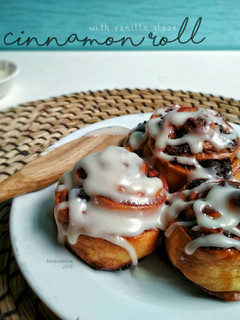 Foto resep Cinnamon Roll Bread with Vanilla Glaze