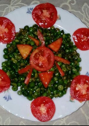 A picture of Fried matar🥗🍅.