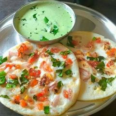 A picture of Onion and tomato Uttapam.