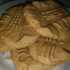 A picture of Easy Peanut Butter Cookies.