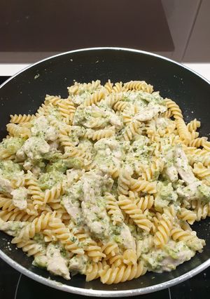 Tejszínes brokkolis csirke recept fotója
