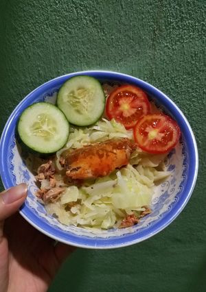 Hình của món Salad bắp cải cá hộp cho ngày giảm cân.