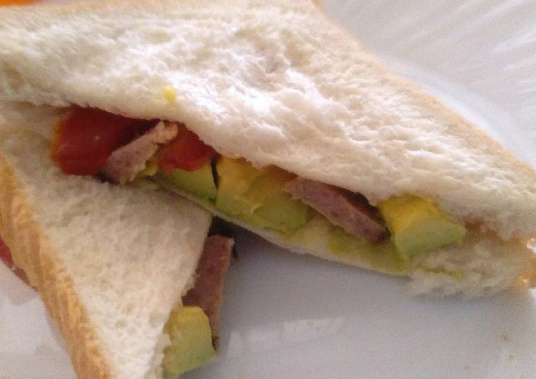 Sausage avocado sandwich