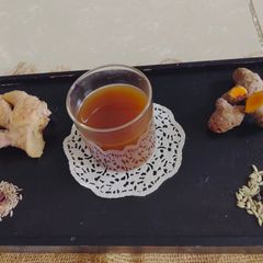 A picture of Raw turmeric and Ginger kaadha.