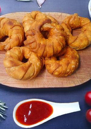 चाइनीज रिंग समोसा(Chinese ring samosa recipe in Hindi) रेसिपी मुख्य फोटो