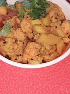 ફ્લાવર બટાકા નુ શાક (Flower Bataka Shak Recipe In Gujarati) રેસીપી મુખ્ય ફોટો