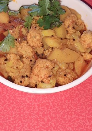 ફ્લાવર બટાકા નુ શાક (Flower Bataka Shak Recipe In Gujarati) રેસીપી મુખ્ય ફોટો