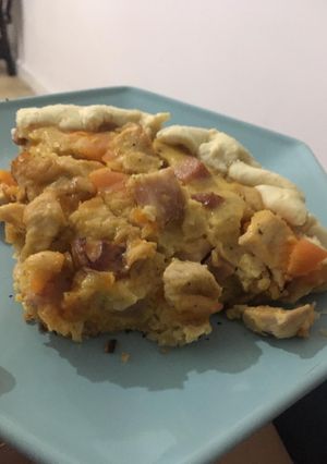 Una foto de Tarta de pollo, panceta y cheddar