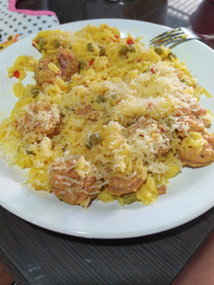 Una foto de Arroz con cúrcuma y chorizo