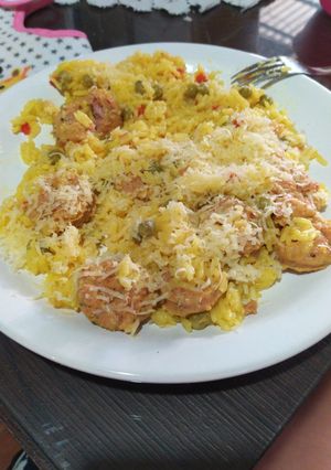 Una foto de Arroz con cúrcuma y chorizo