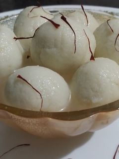 રસગુલ્લા (Rasgulla Recipe In Gujarati) રેસીપી મુખ્ય ફોટો