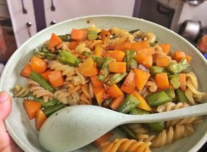 Hình của món Nui xào rau củ.