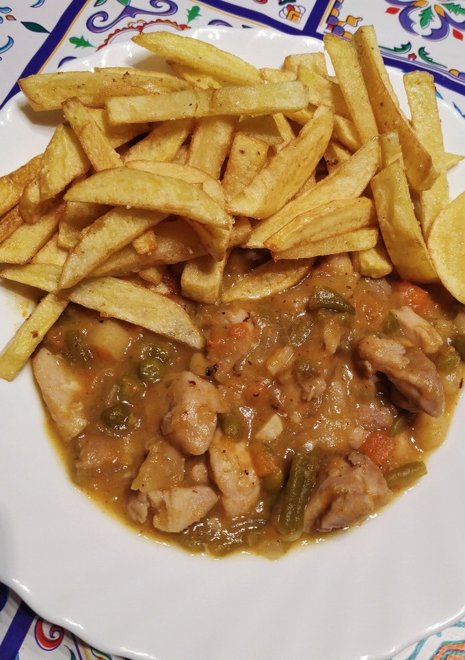 Una foto de Pollo con verduras