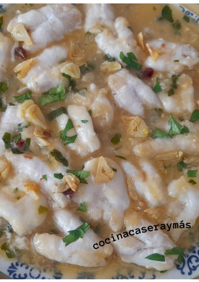 Una foto de Cocochas de bacalao al ajillo