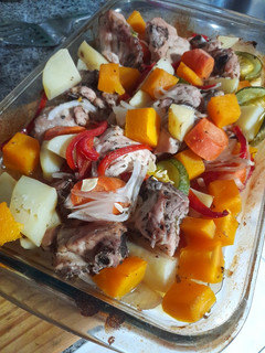 Una foto de Pollo con Vegetales al horno