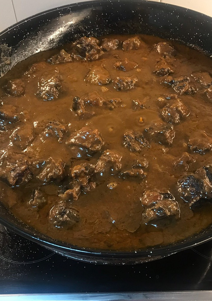 Una foto de Rabo de toro de lidia al vino tinto