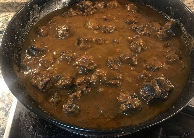 Rabo de toro de lidia al vino tinto