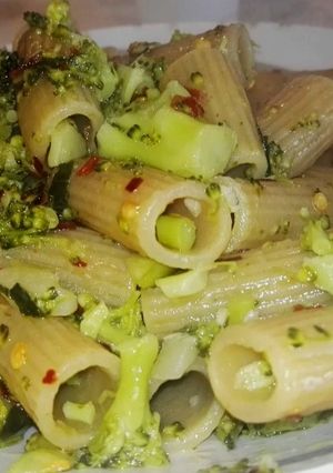 Foto di Tortiglioni con Broccoli Neri e Pepe Rosso Piccante a Scaglie