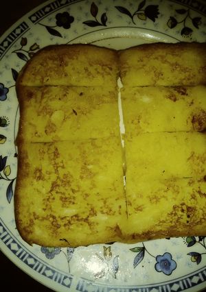A picture of French toast.