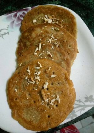 गेहु गुड मालपुआ (Wheat jaggery malpua recipe in hindi) रेसिपी मुख्य फोटो