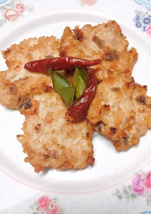 รูปของ อกไก่ปั้นก้อนทอดกระเทียม 🐓🍗