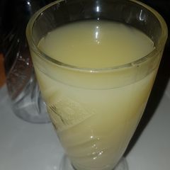 A picture of Ginger and lemon juice.