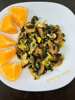 عکسی از دستور املت قارچ و اسفناج رژیمی
