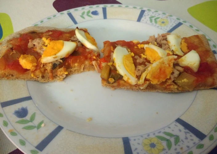 Receta Coca de pisto, atún y huevo