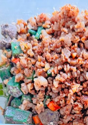รูปของ กระเจี๊ยบเขียวคั่วพริกกะเหรี่ยง ตับไก่+หมูสับ