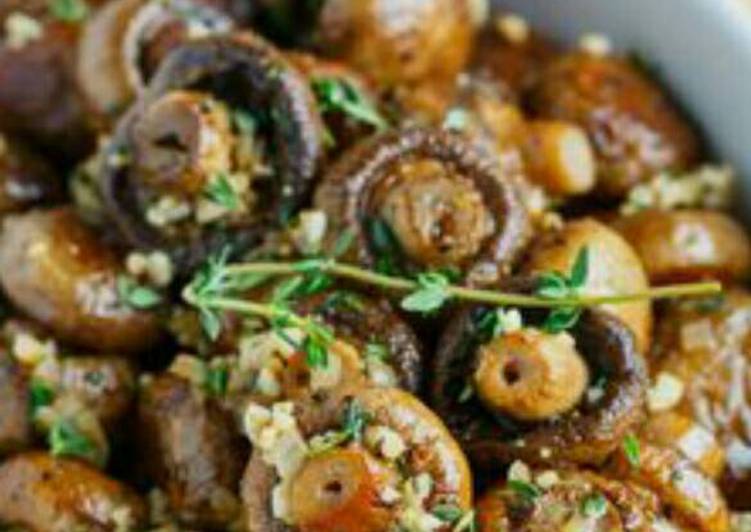 Recipe of Ultimate ROASTED mushrooms in brown butter
