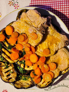 A picture of Pork Chops with Black Pepper.