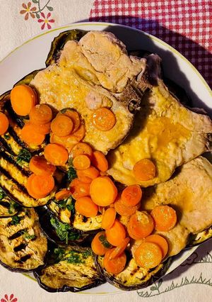 A picture of Pork Chops with Black Pepper.