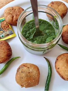 सूजी पॉकेट्स रेसिपी मुख्य फोटो