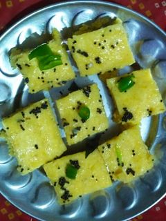 નાયલોન ખમણ(naylon khaman in Gujarati) રેસીપી મુખ્ય ફોટો