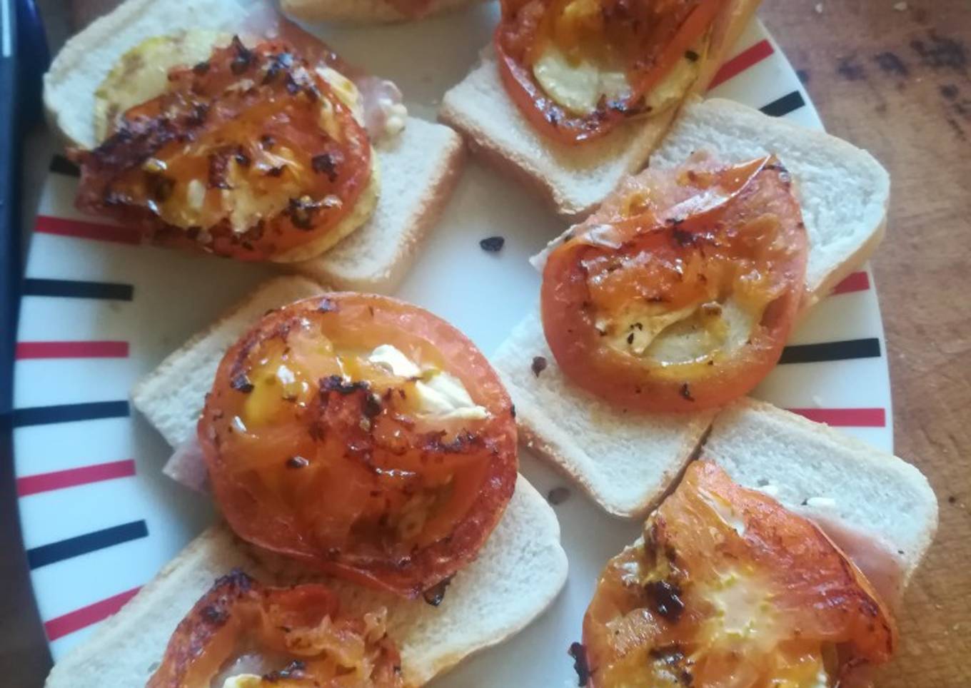 Aperitivo de calabacín, tomate y jamón