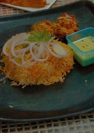 सिंपल चिकन बिरयानी (Simple chicken biryani recipe in hindi) रेसिपी मुख्य फोटो