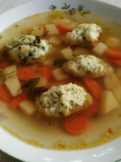 Grízgaluska leves zöldségekkel recept fotója